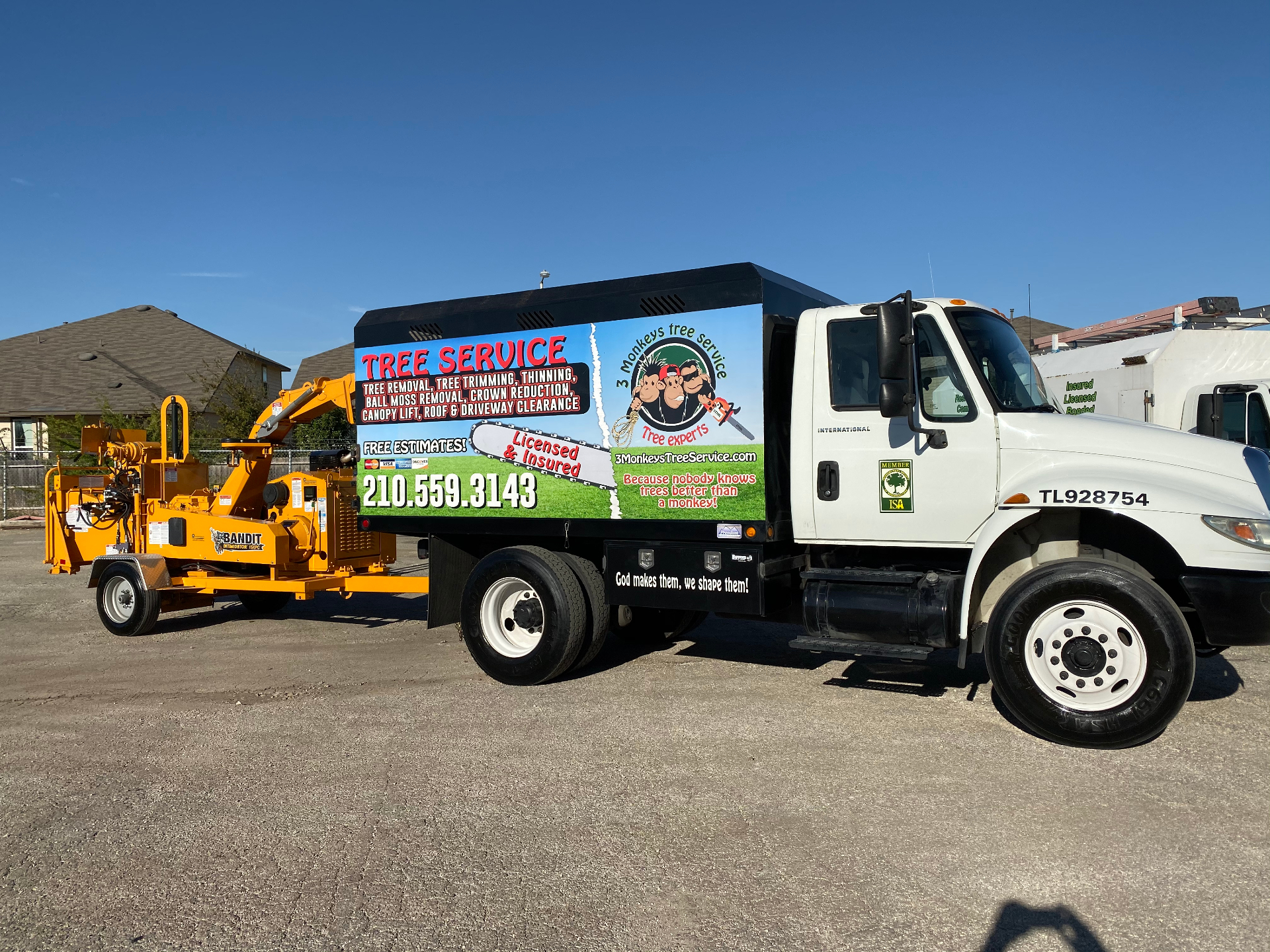 3 Monkeys crew using rigging to safely lower a large limb